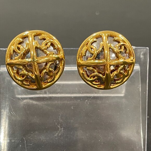 Chanel CC Logos Mirror Round Cross Clip-On Earrings Gold Tone  (JB1017) - Picture 2 of 5